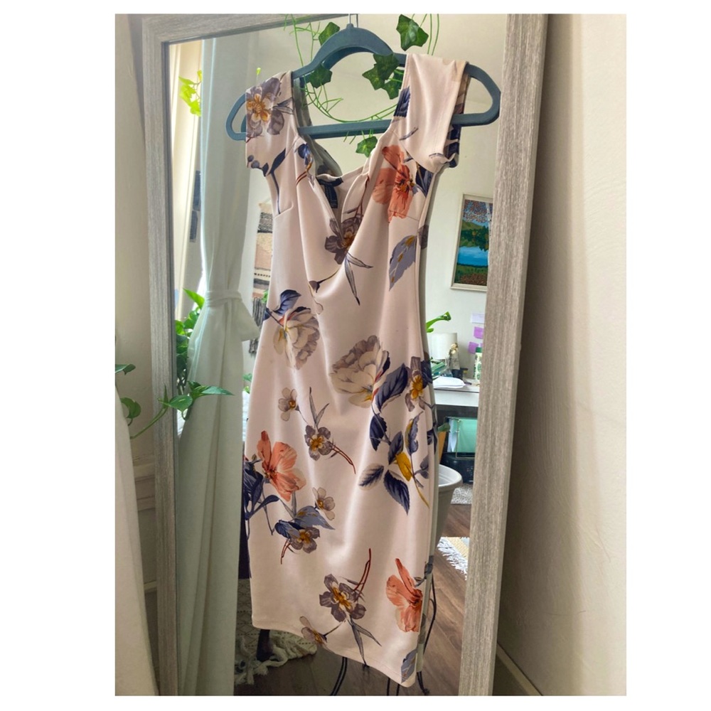 FOREVER 21 CONTEMPORARY White Floral Bodycon Dress with Plunge Wire Neckline— M